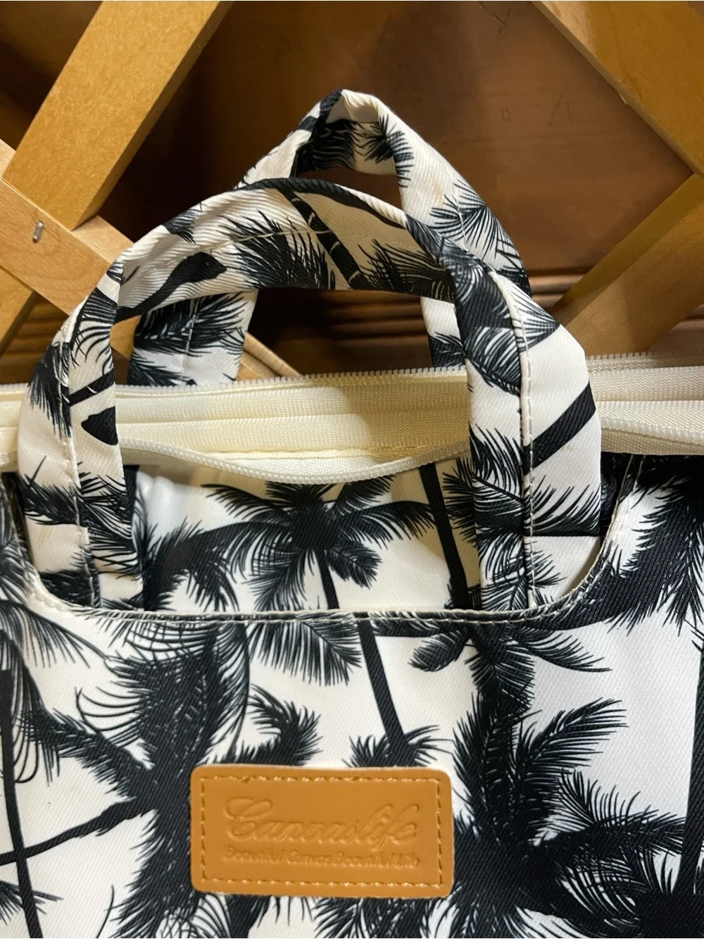 Canvaslife Messenger Bag /Black & White Palm Tree Print